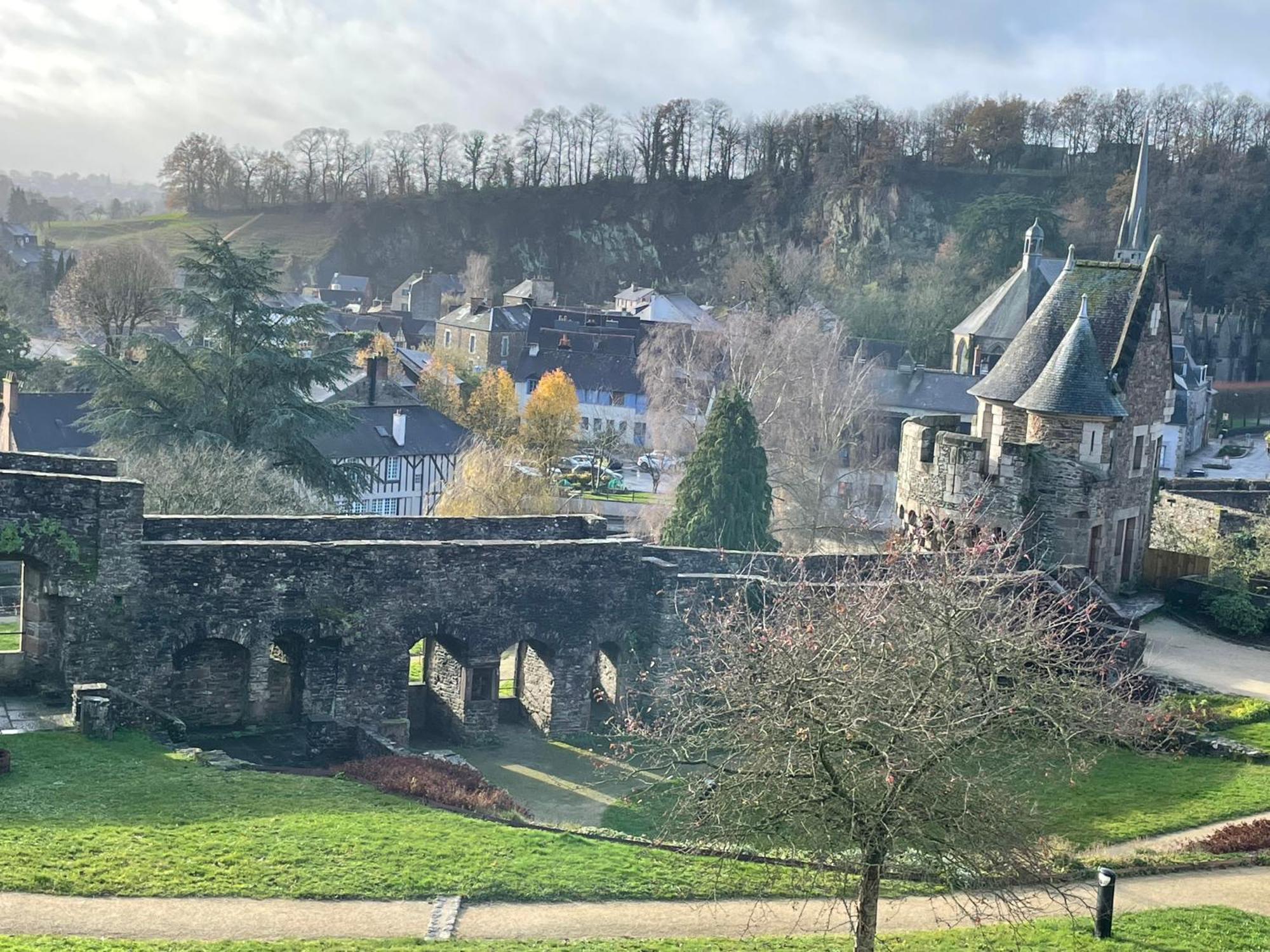 Le Relais Medieval ฟูแฌร์ ภายนอก รูปภาพ