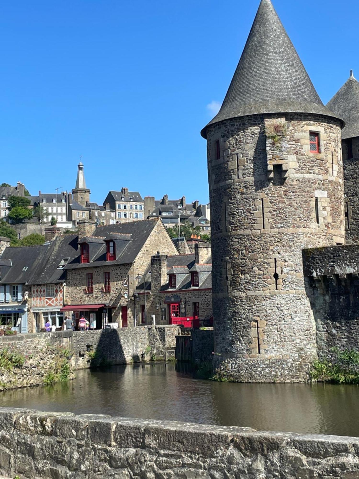 Le Relais Medieval ฟูแฌร์ ภายนอก รูปภาพ