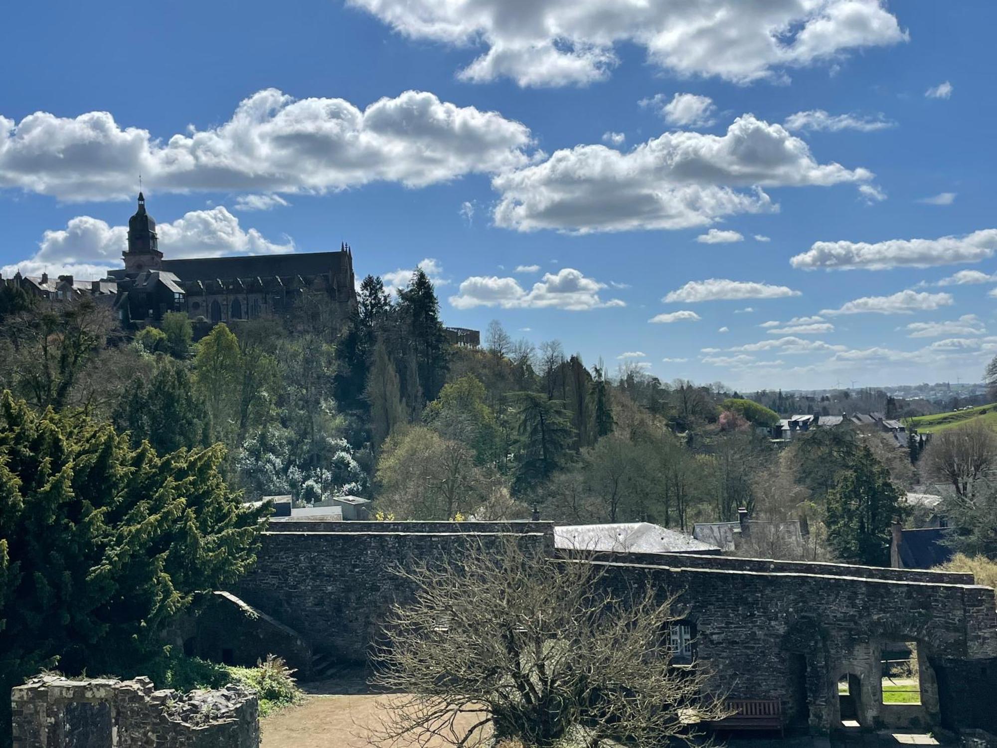 Le Relais Medieval ฟูแฌร์ ภายนอก รูปภาพ