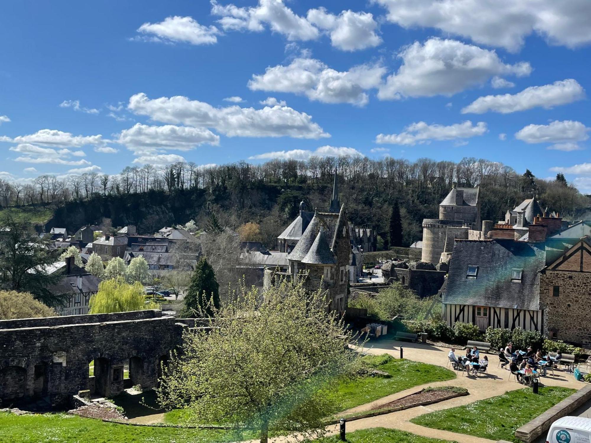 Le Relais Medieval ฟูแฌร์ ภายนอก รูปภาพ