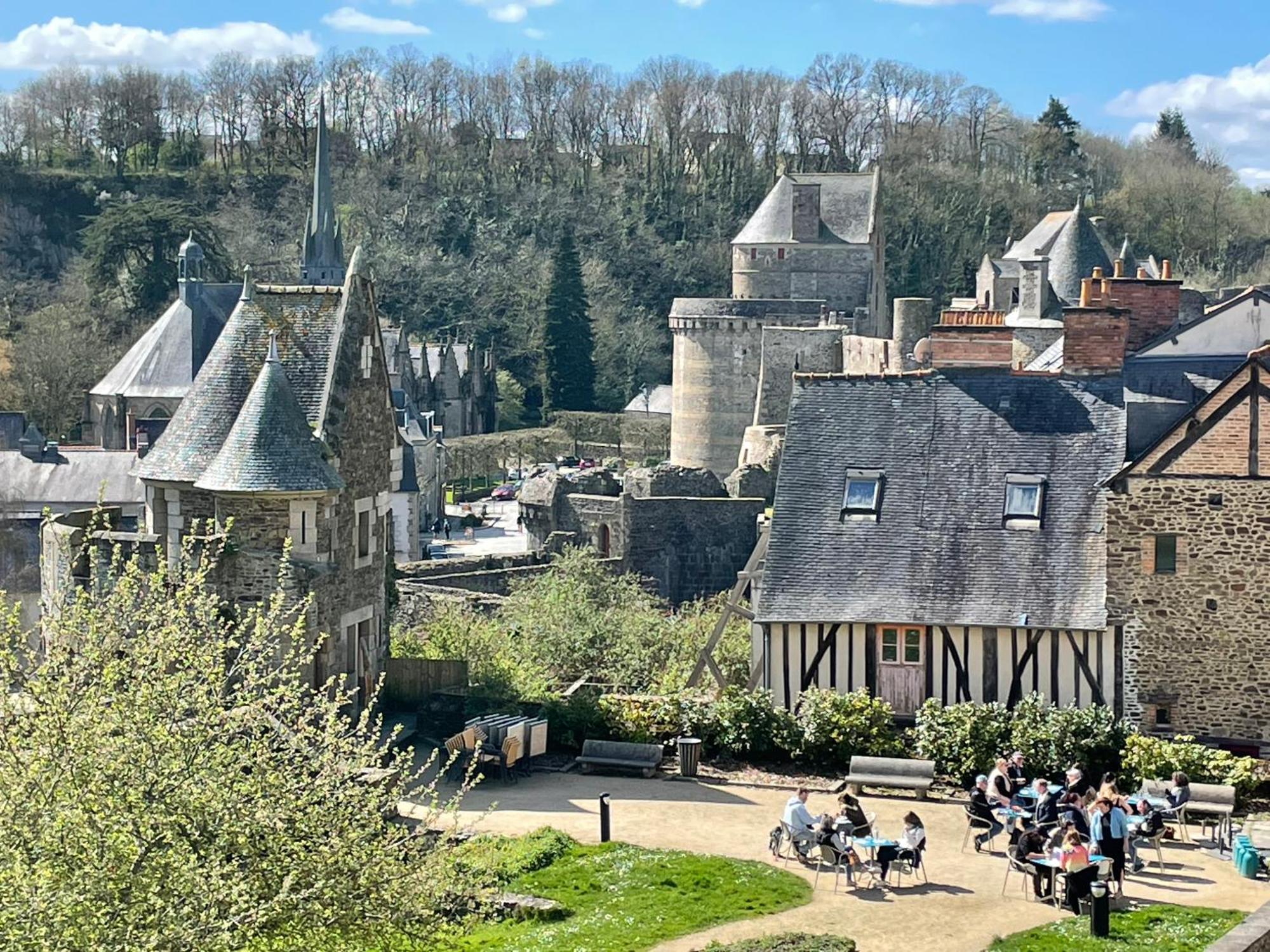 Le Relais Medieval ฟูแฌร์ ภายนอก รูปภาพ
